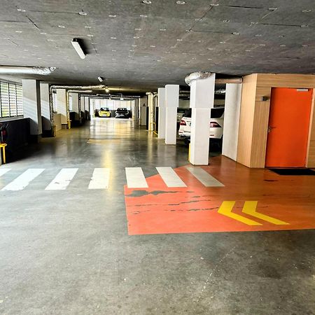 Stylish Apartment Getaway With Self Check-In And Free Parking Lot Arad Esterno foto