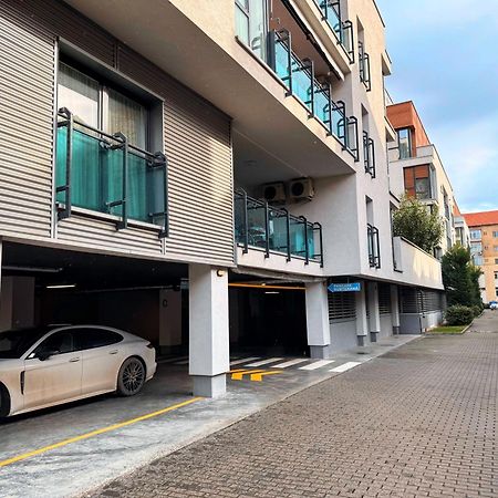 Stylish Apartment Getaway With Self Check-In And Free Parking Lot Arad Esterno foto