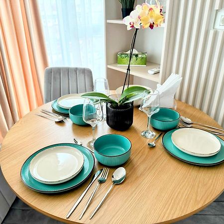 Stylish Apartment Getaway With Self Check-In And Free Parking Lot Arad Esterno foto