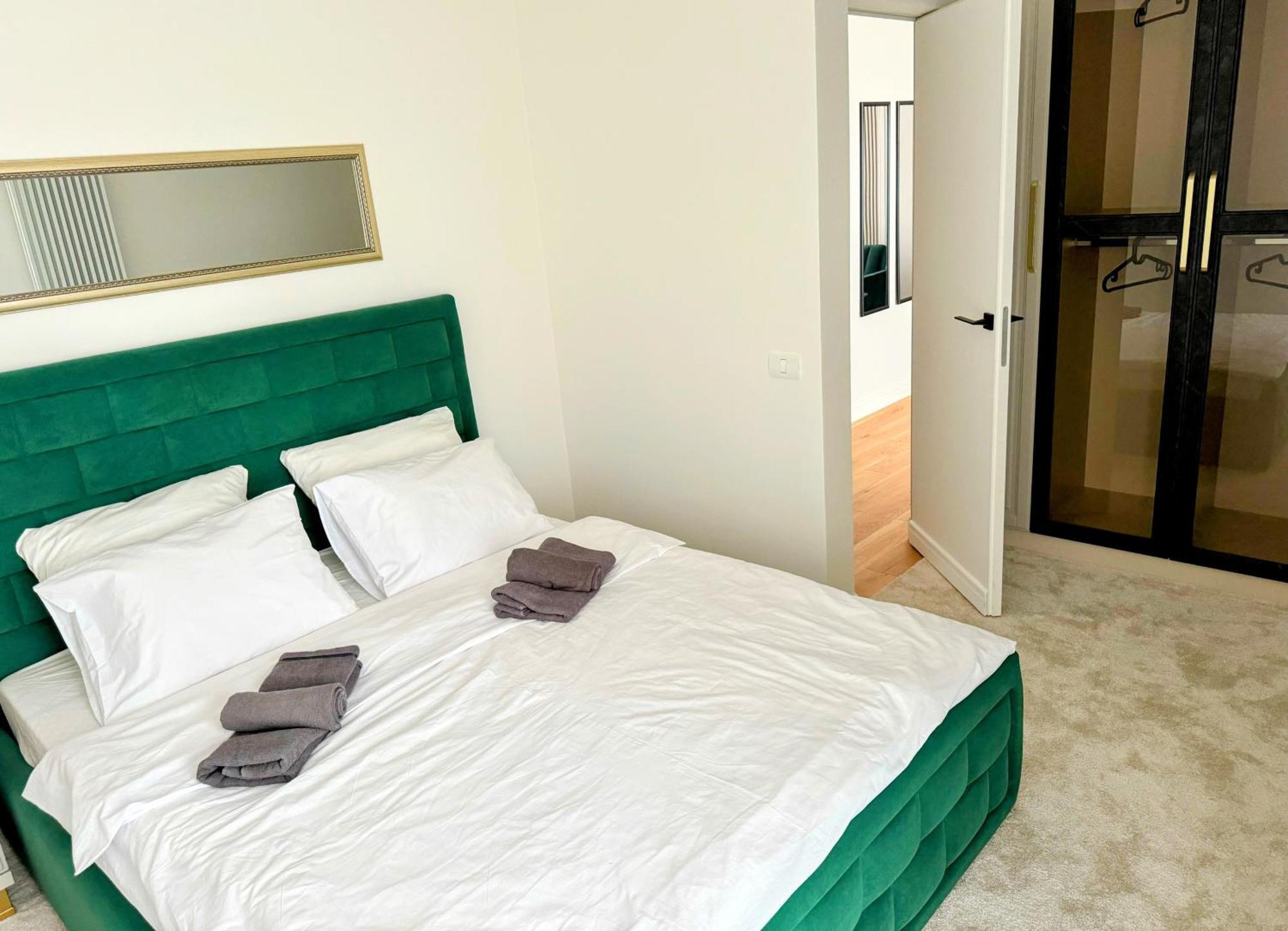 Stylish Apartment Getaway With Self Check-In And Free Parking Lot Arad Esterno foto
