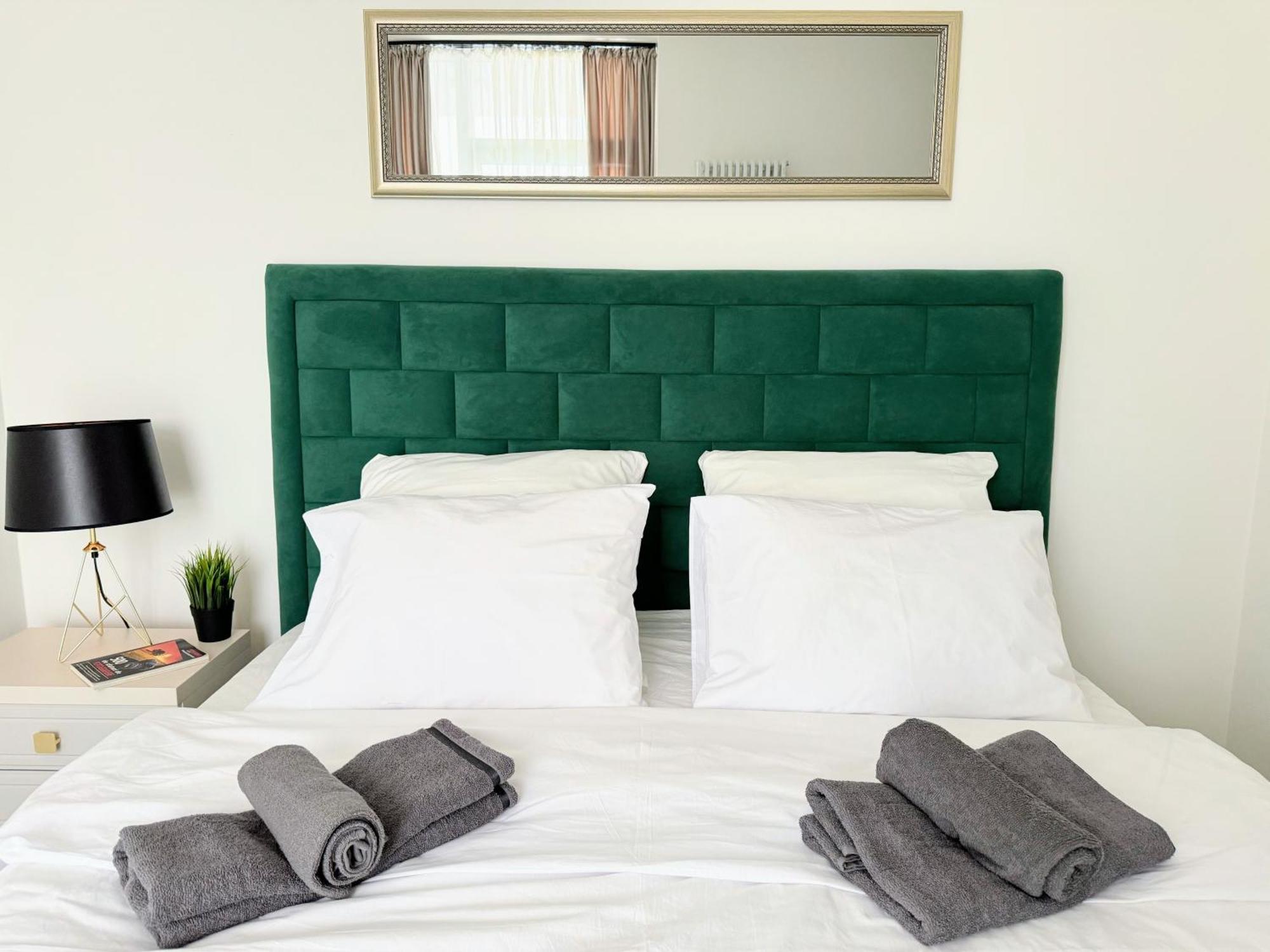 Stylish Apartment Getaway With Self Check-In And Free Parking Lot Arad Esterno foto