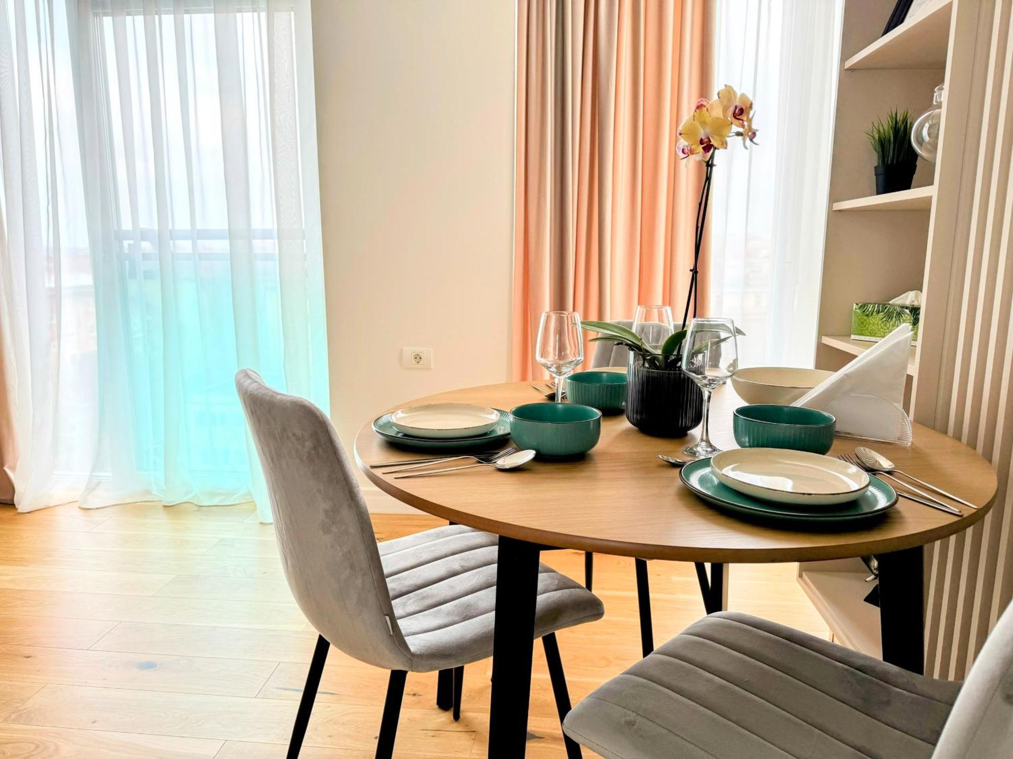 Stylish Apartment Getaway With Self Check-In And Free Parking Lot Arad Esterno foto