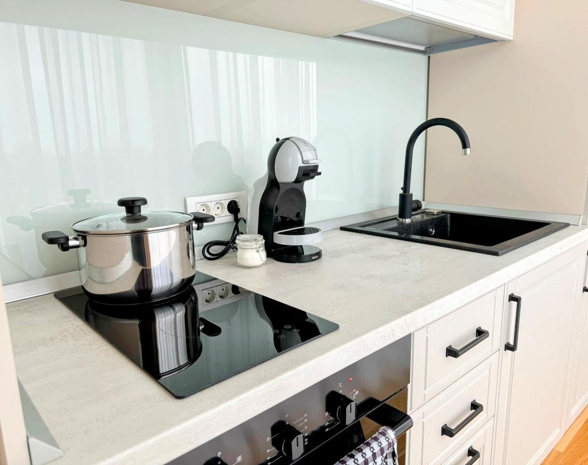 Stylish Apartment Getaway With Self Check-In And Free Parking Lot Arad Esterno foto