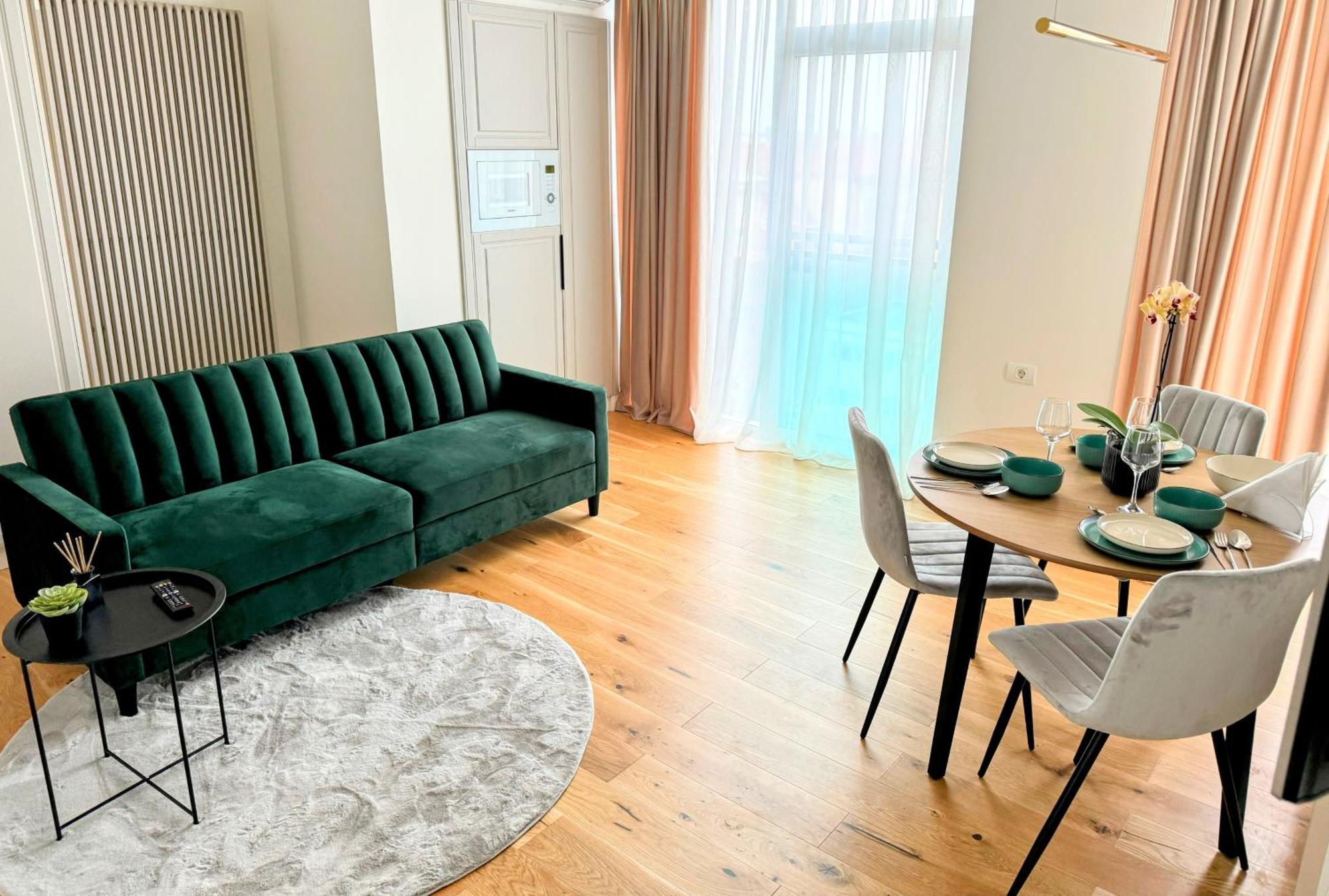 Stylish Apartment Getaway With Self Check-In And Free Parking Lot Arad Esterno foto